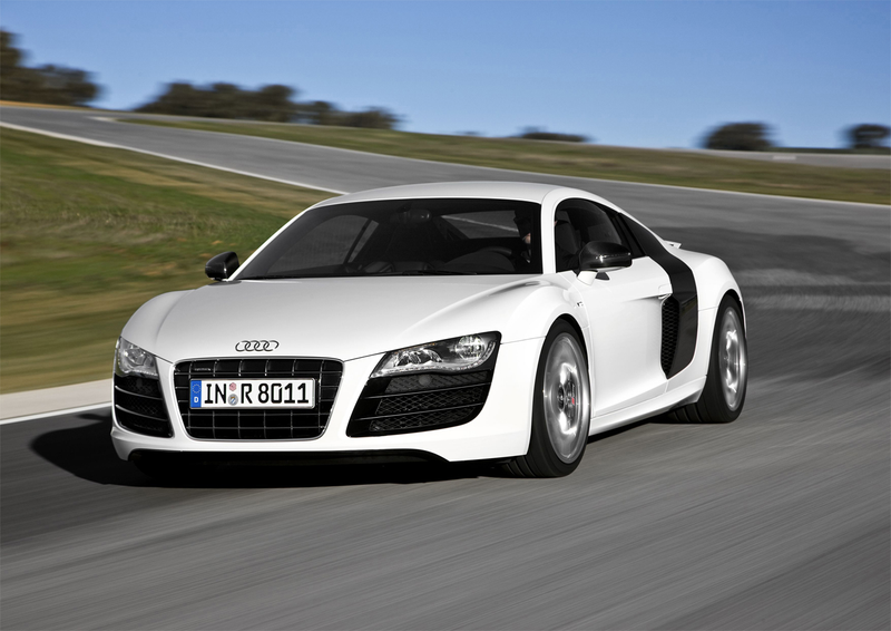 Illustration for article titled 2010 Audi R8 5.2 V10 Proves Ten Sounds Better Than Eight